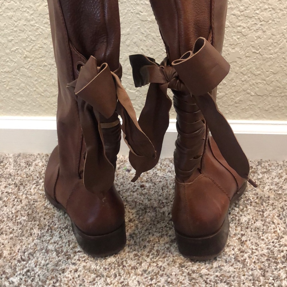 BROWN LACE UP BOOTS